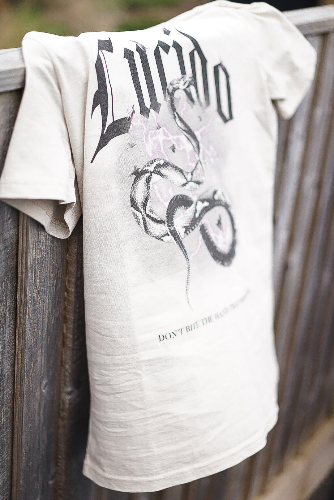 SAND ORGANIC TSHIRT (DONT BITE THE HAND THAT FEEDS YOU) - Lucido Clothing